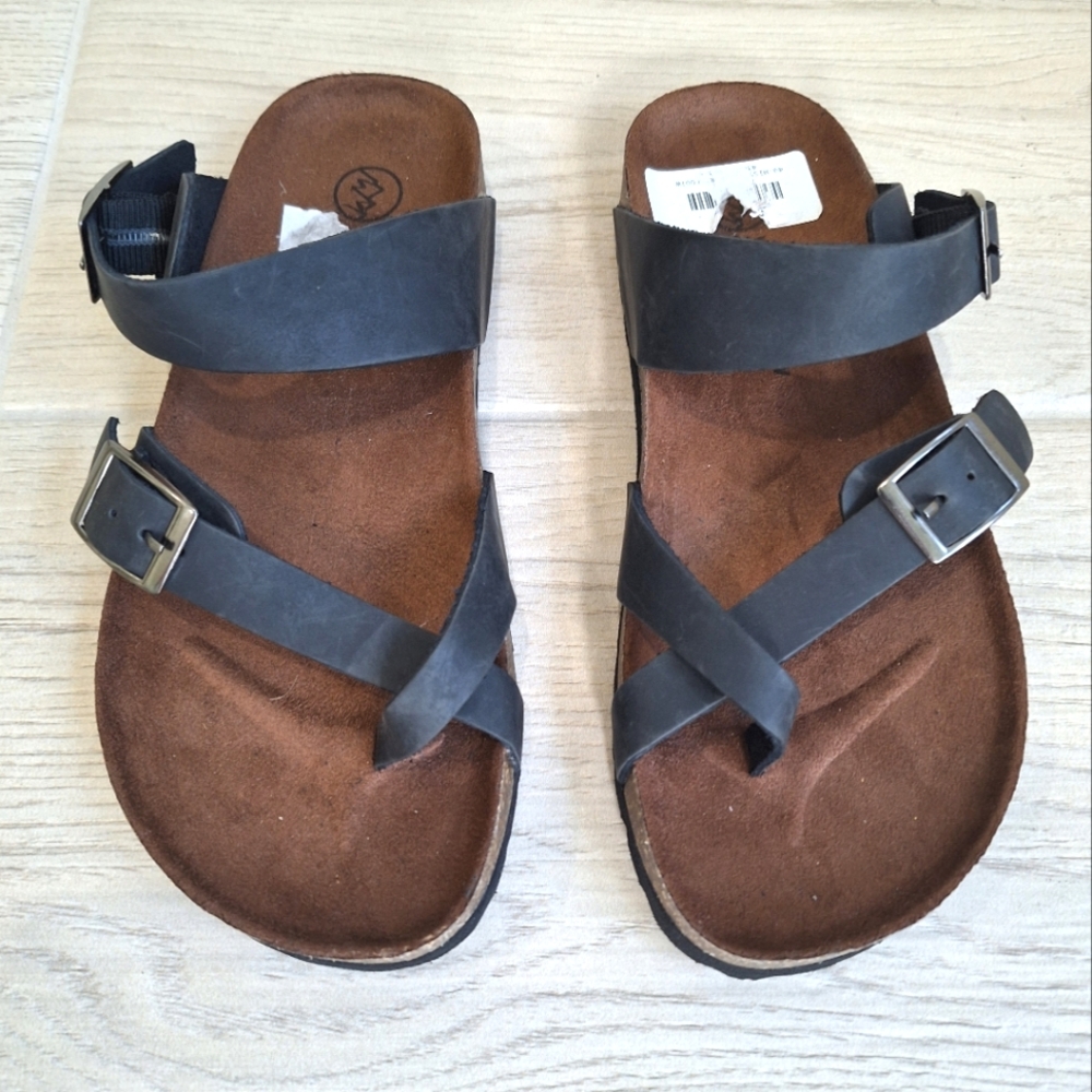 White Mountain Gracie black leather sandals with toe loop, adjustable buckle- 7 - Picture 3 of 10